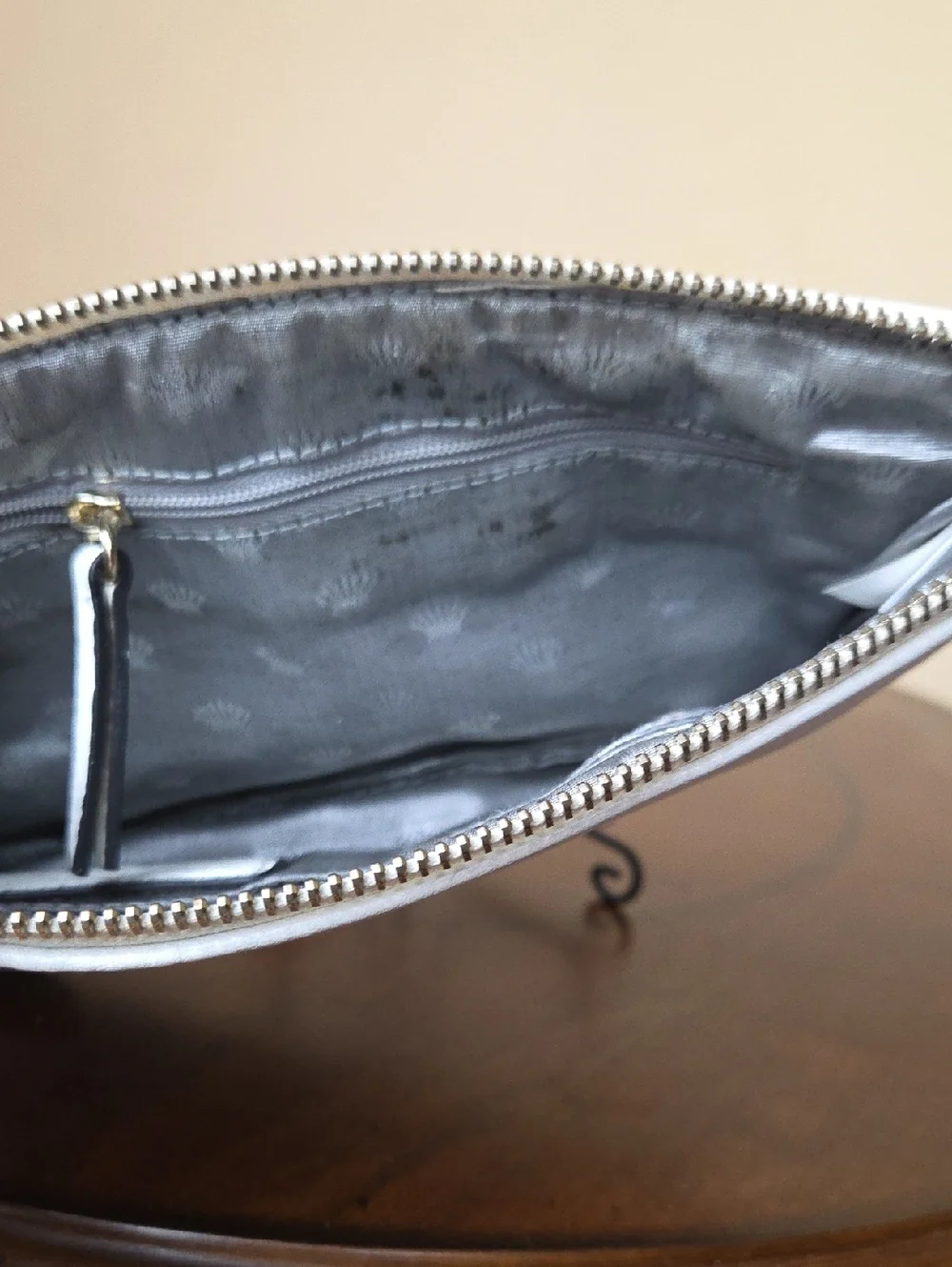 JUICY COUTURE White And Gray Wristlet Clutch Wallet Bag